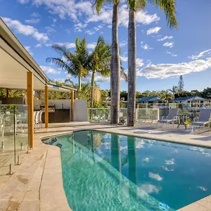 Waterfront Family Entertainer Holiday home